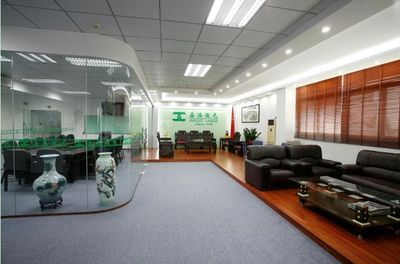 “盒”你心意 智造彩盒論壇暨文洪機(jī)長培訓(xùn)學(xué)校啟動(dòng)大會(huì)聚焦鋼木家具新未來